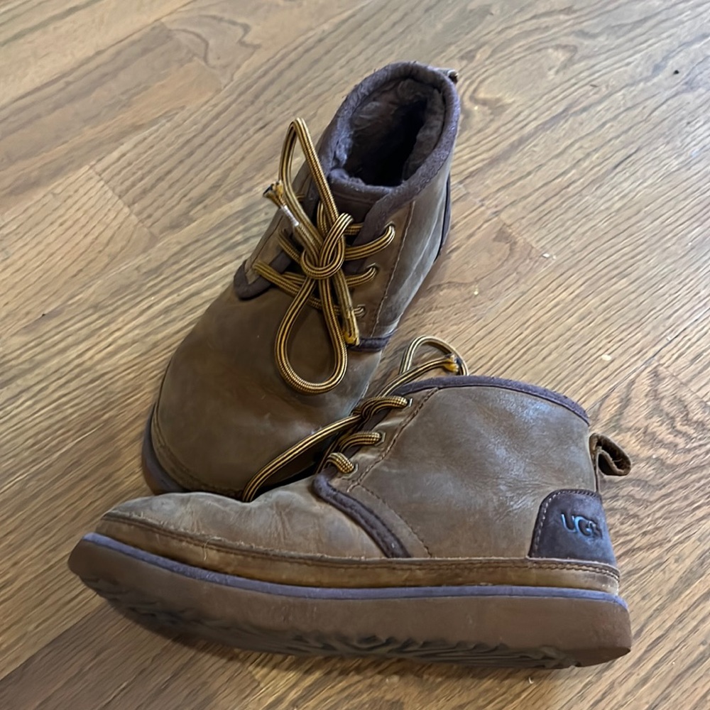 Kids Neumel II Weather Uggs Size 1 Grizzly color